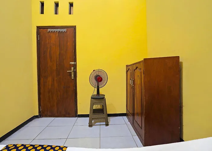 Oyo Life 91869 Insan Mulia Kost Syariah