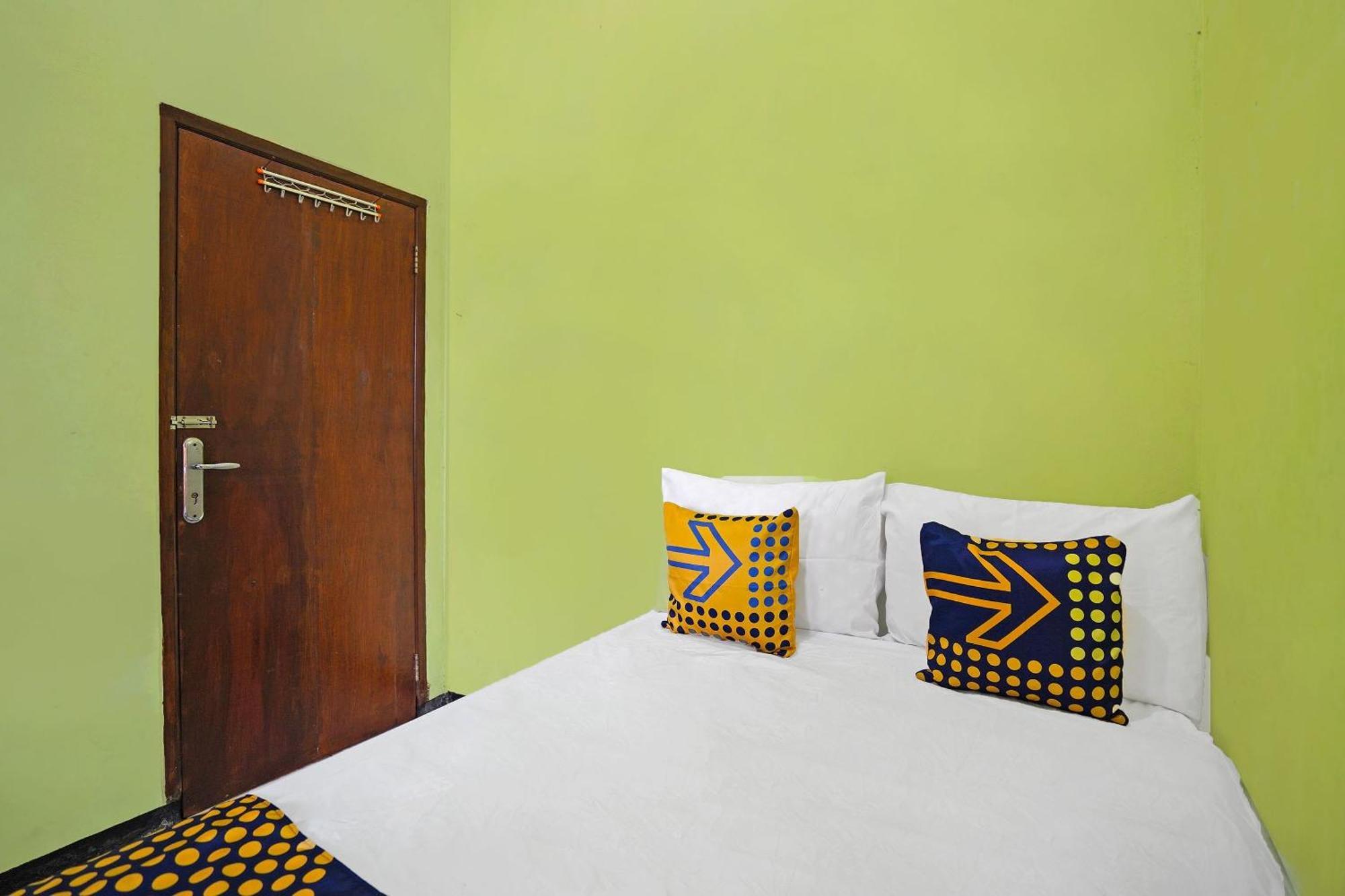 Oyo Life 91869 Insan Mulia Kost Syariah 2*