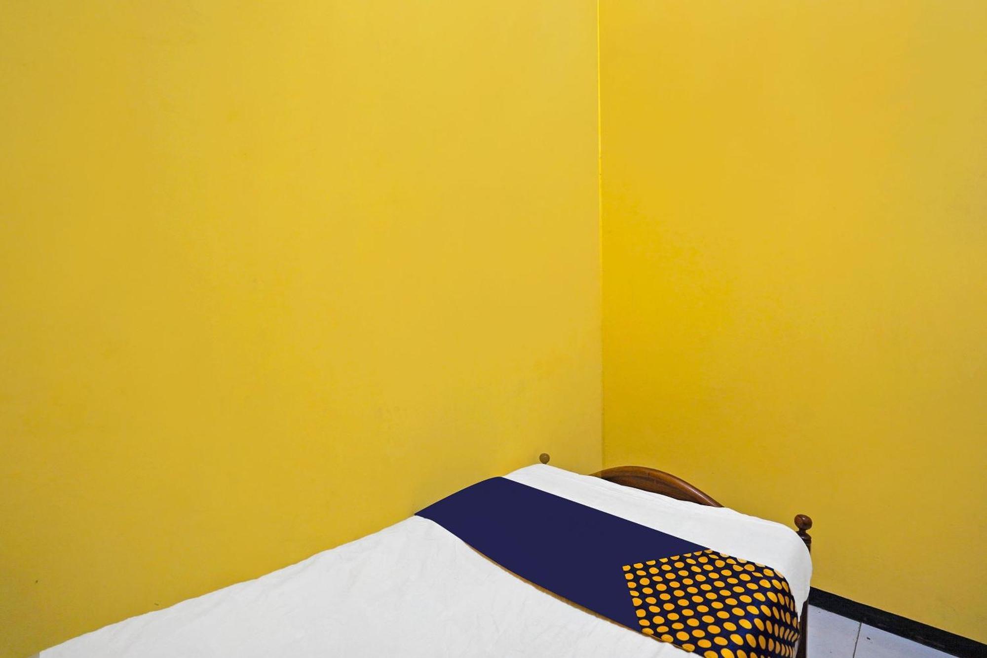 Oyo Life 91869 Insan Mulia Kost Syariah Mojokerto