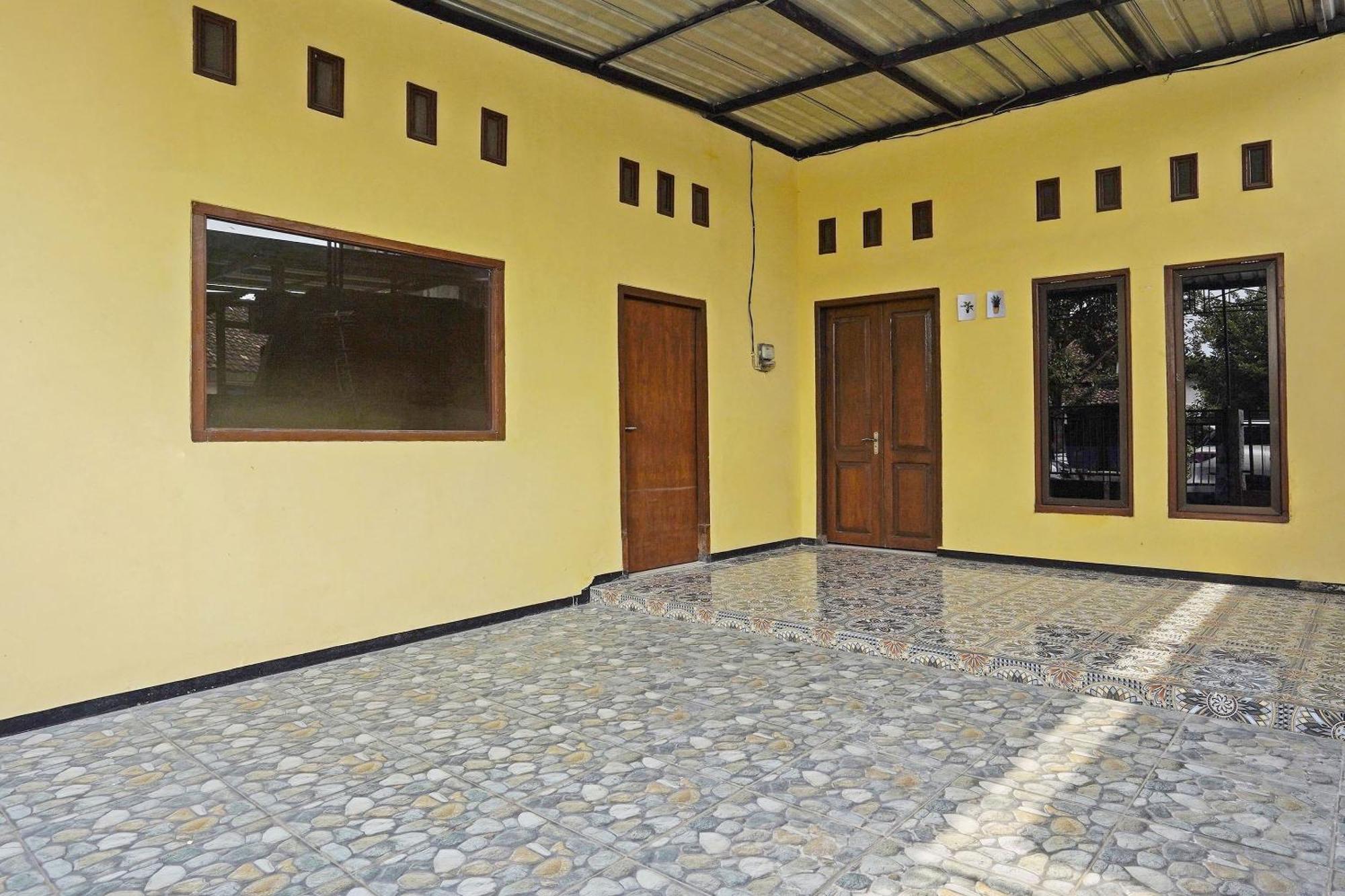Oyo Life 91869 Insan Mulia Kost Syariah Hotel 2*