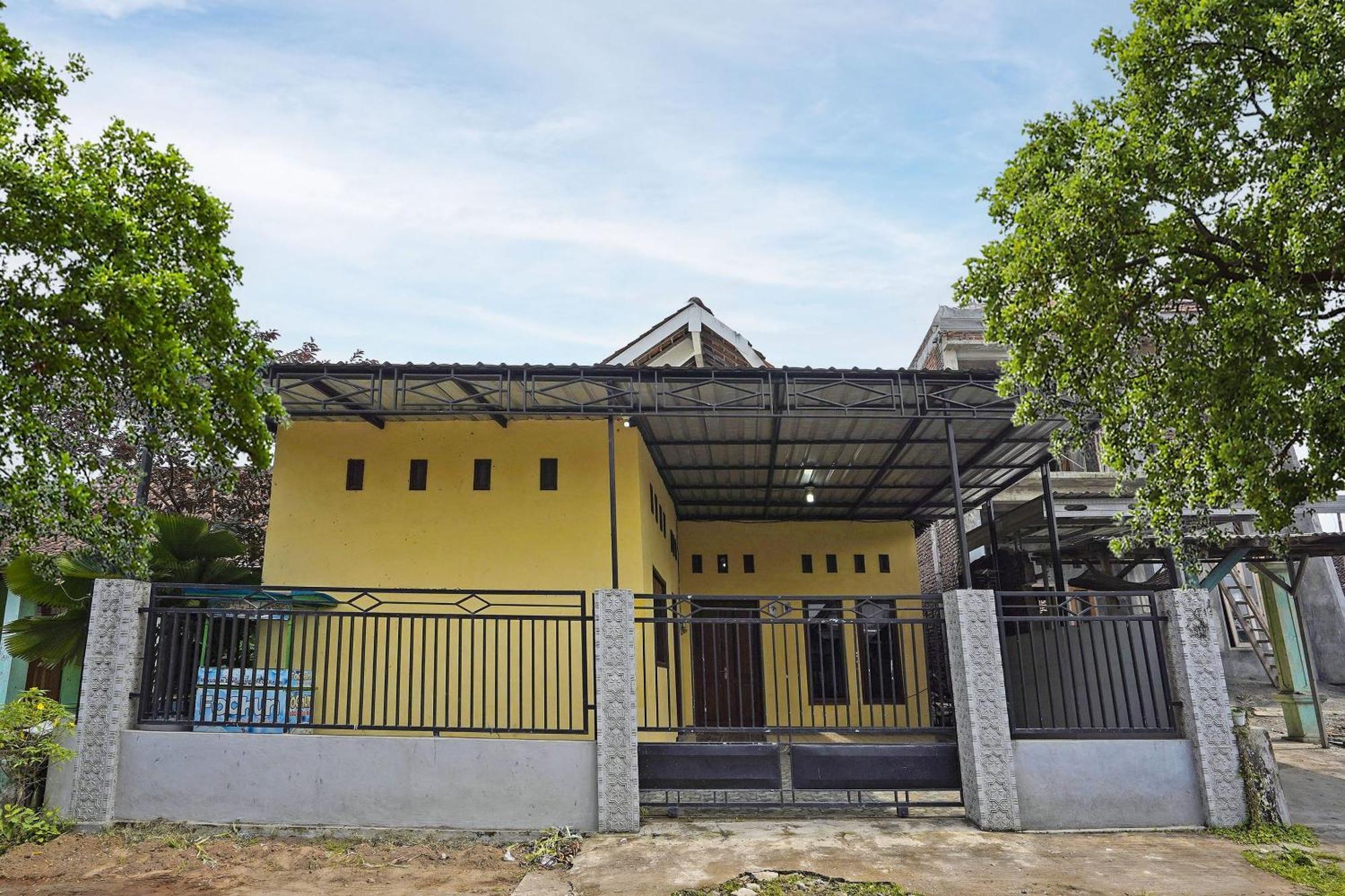 Oyo Life 91869 Insan Mulia Kost Syariah Hotel Mojokerto