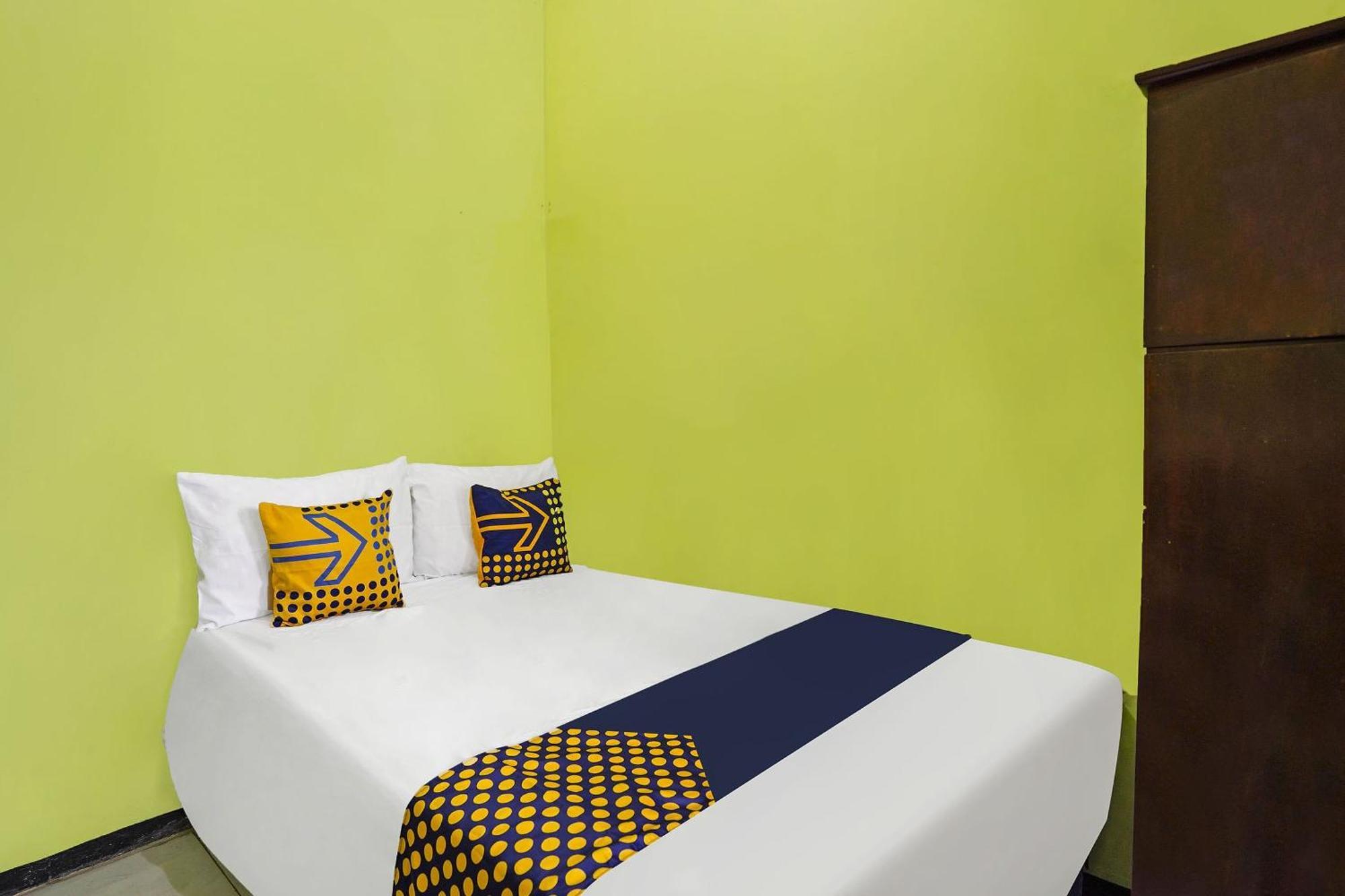 Oyo Life 91869 Insan Mulia Kost Syariah 2*