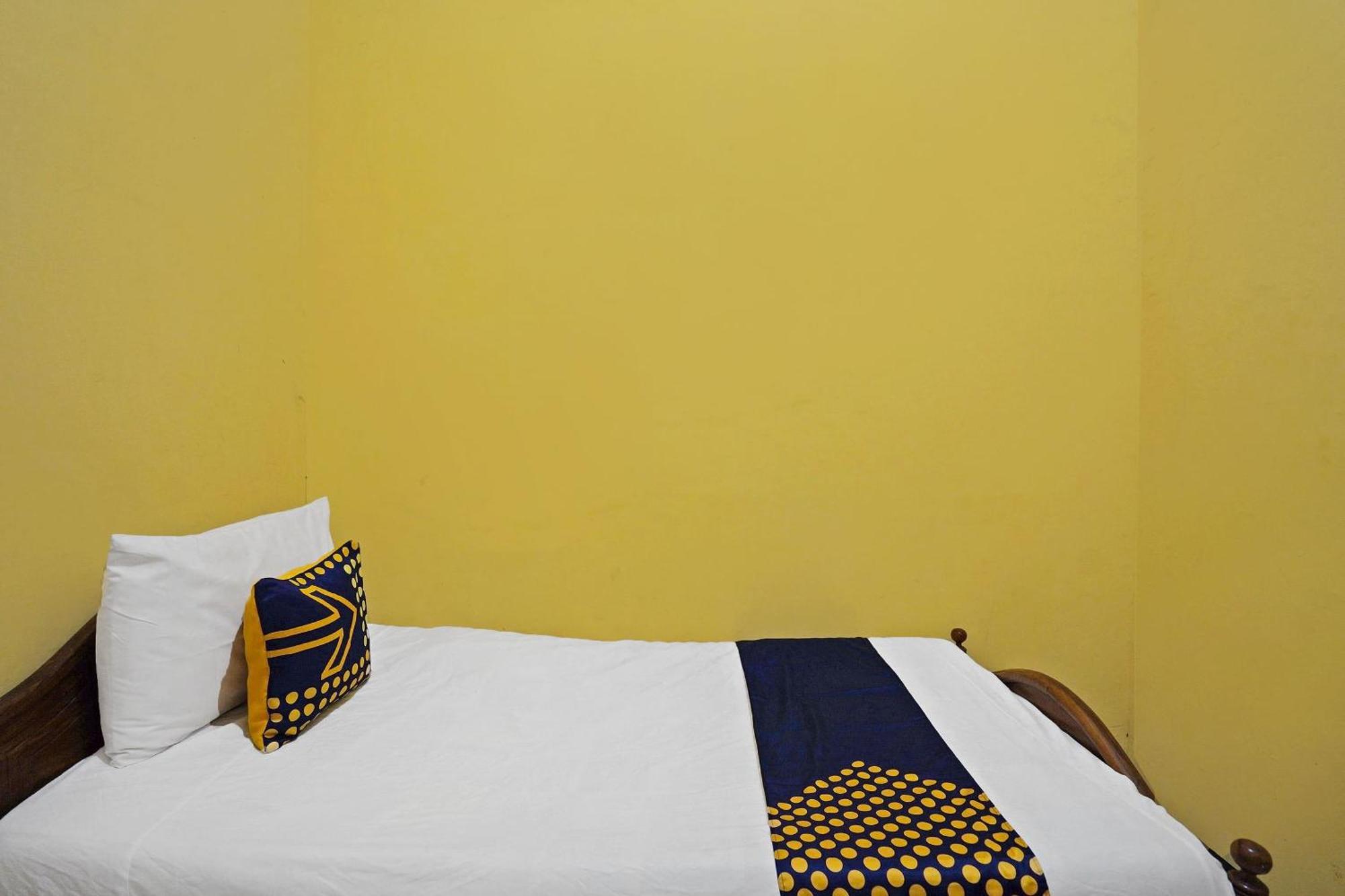 Oyo Life 91869 Insan Mulia Kost Syariah