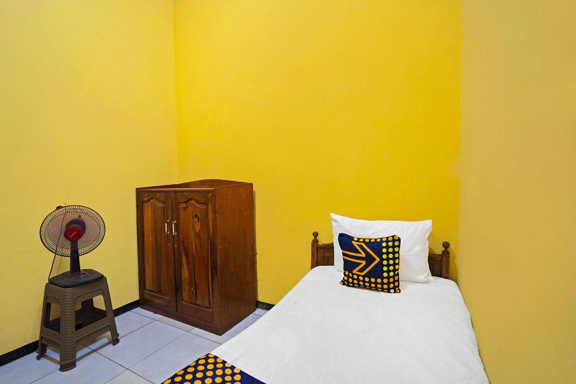Oyo Life 91869 Insan Mulia Kost Syariah Hotel 2*