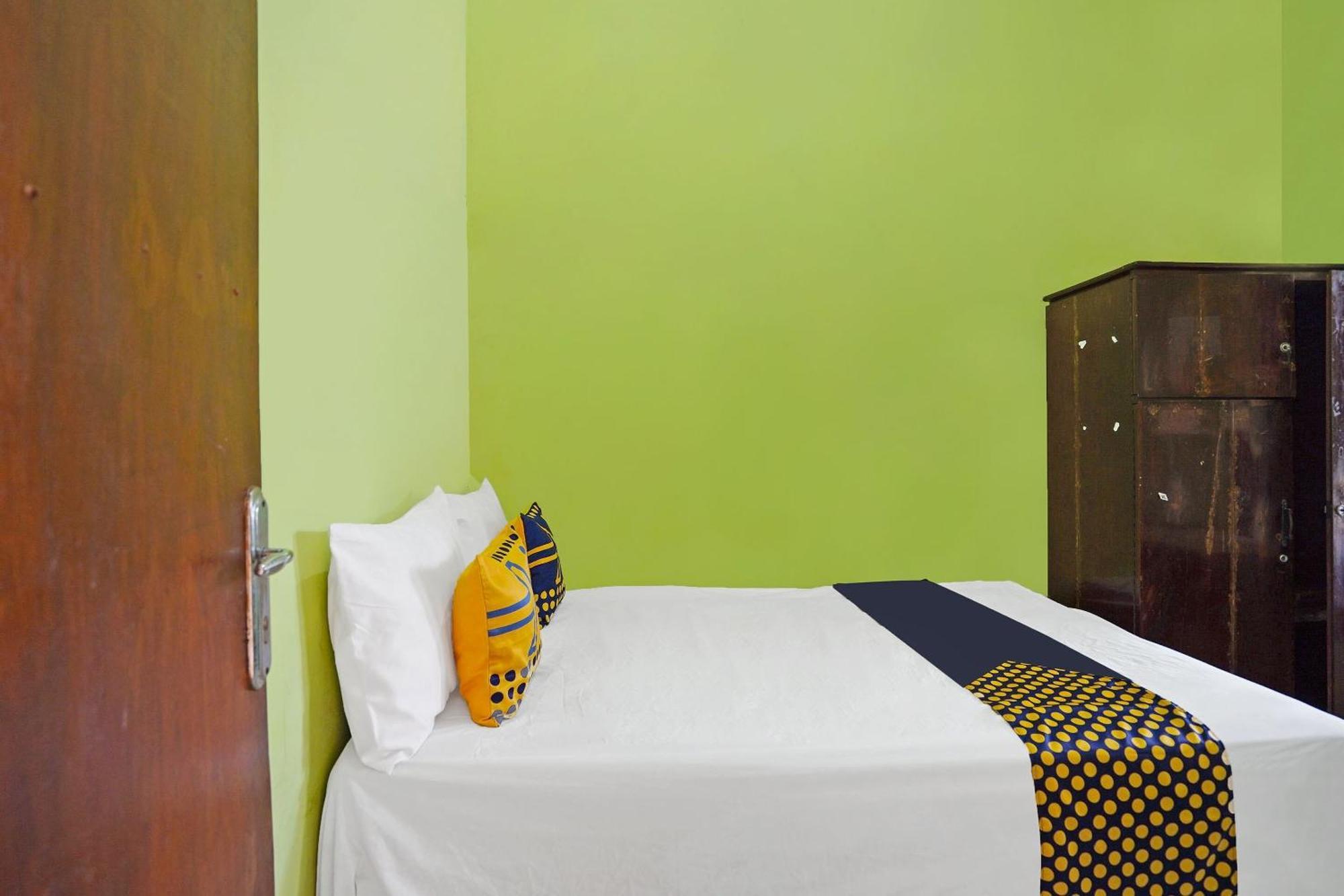 Oyo Life 91869 Insan Mulia Kost Syariah Hotel Mojokerto